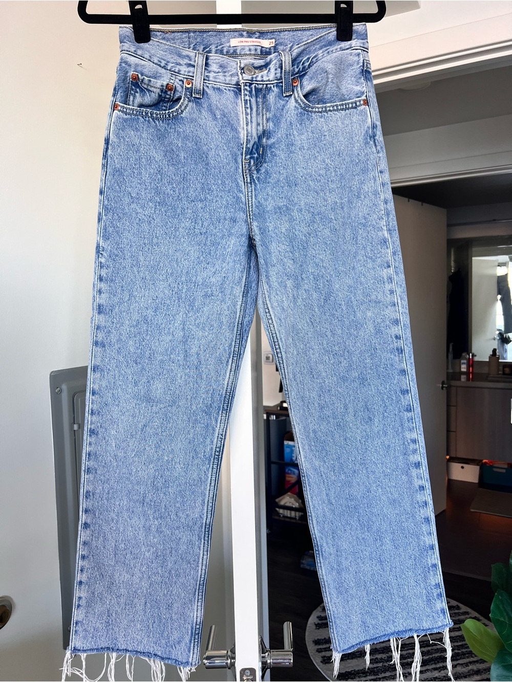 Levi's Low Pro Straight Leg Jean Raw Hem Medium Wash Size 25